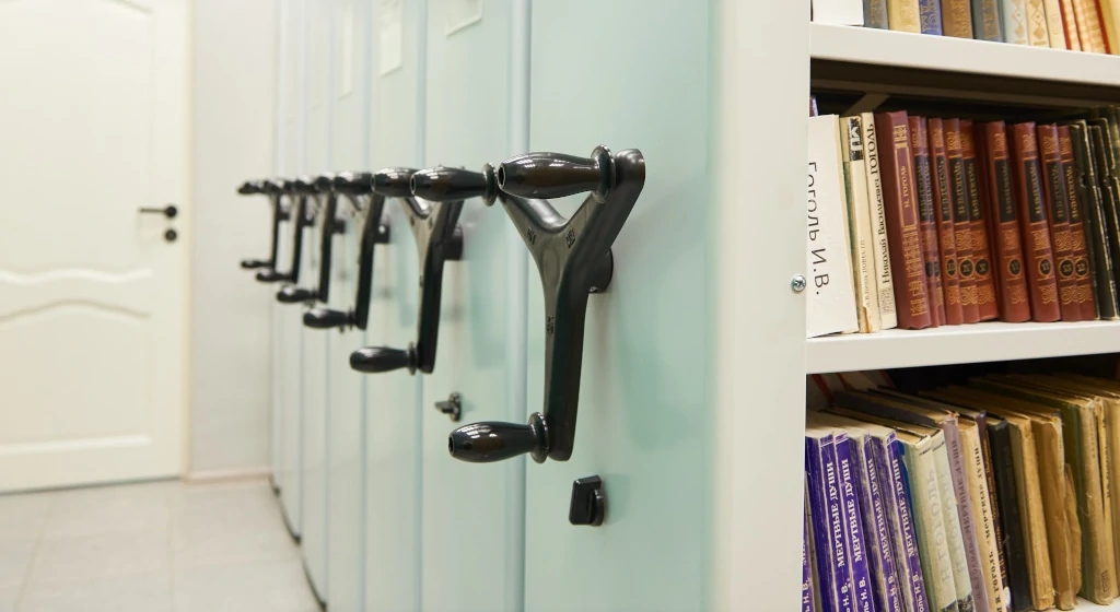 мобильные стеллажи для книгохранилищ