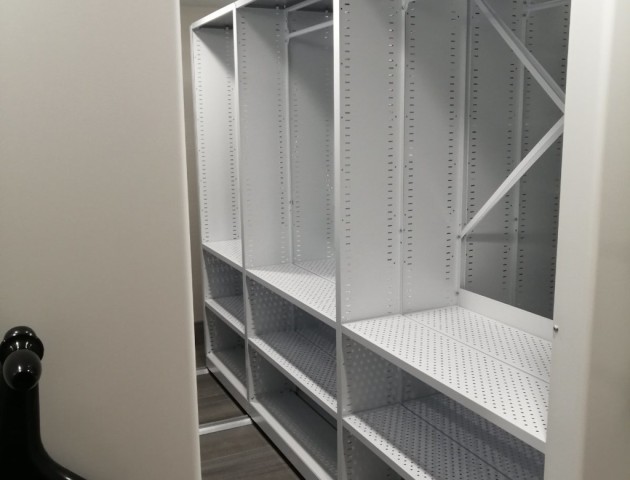 мобильные стеллажи для одежды